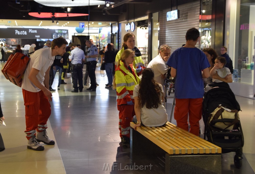 Einsatz BF Reizgas Koeln Kalk Kalk Arcaden P19.JPG - Miklos Laubert